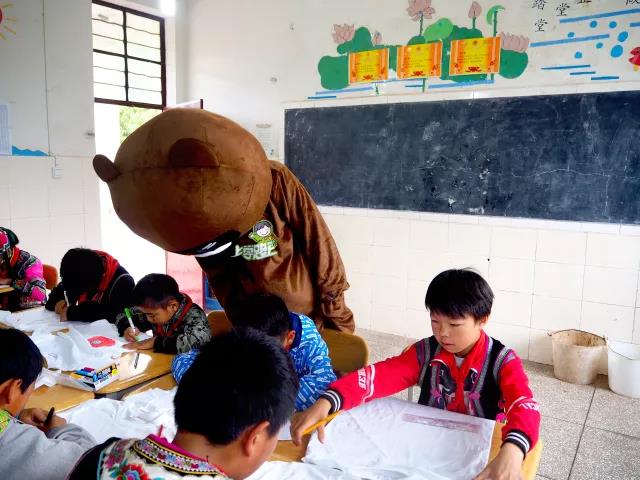 連連支付公益進云南 點亮留守兒童心靈之路