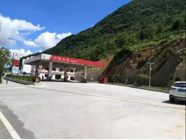 上億的抄跑在加油站因?yàn)檫@事被卡住了